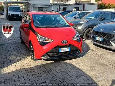 Usata Toyota Aygo Connect Style 72 CV (52 kW) 2020 Rosso Utilitaria