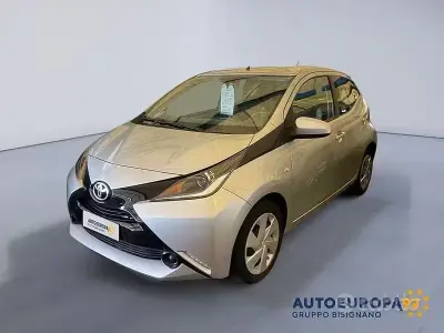 Usata Toyota Aygo X-pure 69 CV (50 kW) 2017 Grigio Utilitaria