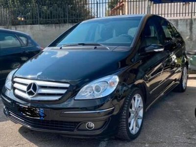 Mercedes B200