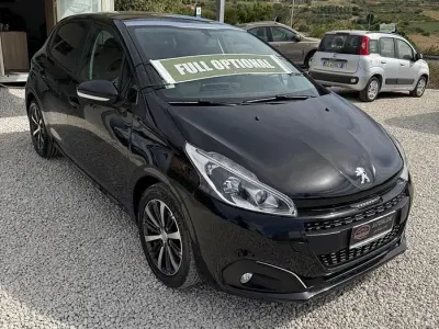 Usata Peugeot 208 Allure 82 CV (60 kW) 2017 Nero Utilitaria