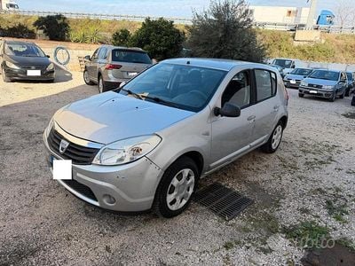 Usata Dacia Sandero Ambiance 75 CV (55 kW) 2009 Grigio Berlina
