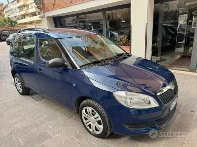 Usata Skoda Roomster Easy 75 CV (55 kW) 2012 Bluazzurro Monovolume