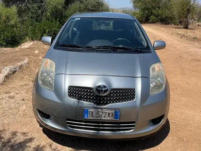 Usata Toyota Yaris Sol 69 CV (50 kW) 2007 Argento Utilitaria