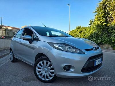 Begagnad Ford Fiesta 96 HK (70 kW) 2011 Grå Sedan