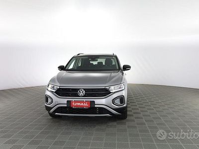 Usata VW T-Roc Sport 150 CV (110 kW) 2024 Pyrit silver con tetto nero pastello SUV