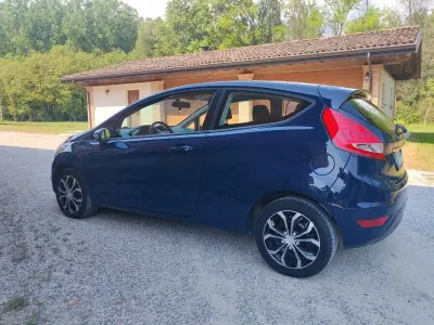 Usata Ford Fiesta 90 CV (66 kW) 2009 Bluazzurro Berlina