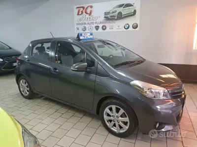 Usata Toyota Yaris 69 CV (50 kW) 2013 Grigio Utilitaria
