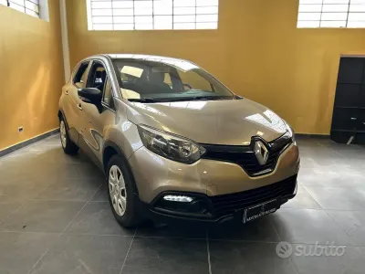 Usado Renault Captur 90 CV (66 kW) 2015 Marrón SUV