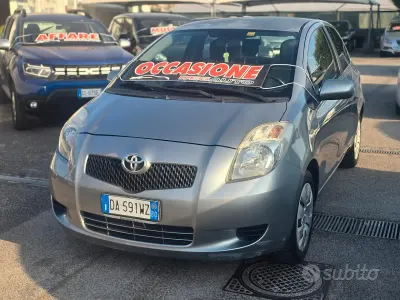 Usata Toyota Yaris Sol 69 CV (50 kW) 2007 Grigio Utilitaria