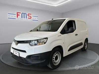 Gebraucht Toyota Proace City Active 77 kW (105 PS) 2022 Weiß Van / Kleinbus
