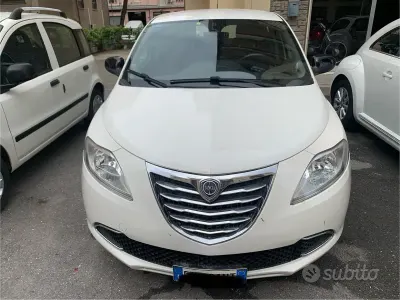 Begagnad Lancia Ypsilon S 69 HK (50 kW) 2014 Vit Halvkombi