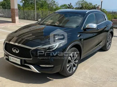 Usata Infiniti QX30 Premium 170 CV (125 kW) 2017 Nero Station wagon