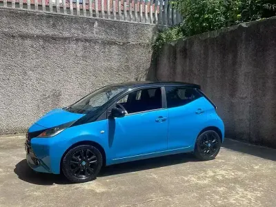 Usata Toyota Aygo 69 CV (50 kW) 2015 Bluazzurro Utilitaria