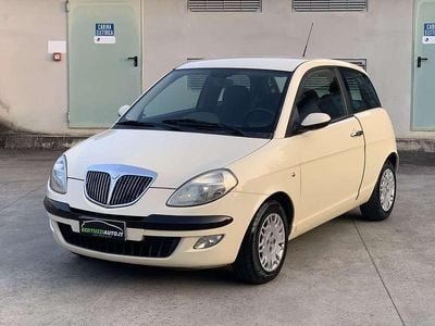 Usata Lancia Ypsilon 60 CV (44 kW) 2004 Bianco beige Utilitaria