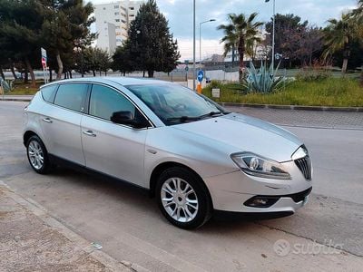 Usata Lancia Delta 120 CV (88 kW) 2011 Grigio Utilitaria