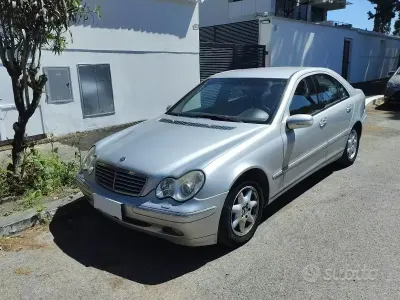 Usado Mercedes 220 Elegance 143 CV (105 kW) 2003 Berlina