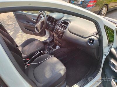 Usata Fiat Punto Street 75 CV (55 kW) 2014 Bianco Utilitaria