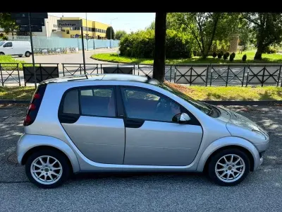 Usata Smart ForFour Passion 95 CV (69 kW) 2005 Gray Utilitaria