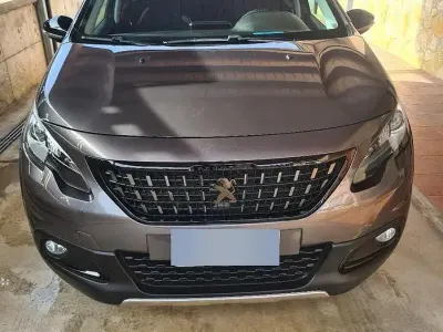 Usata Peugeot 2008 102 CV (75 kW) 2019 Grigio SUV