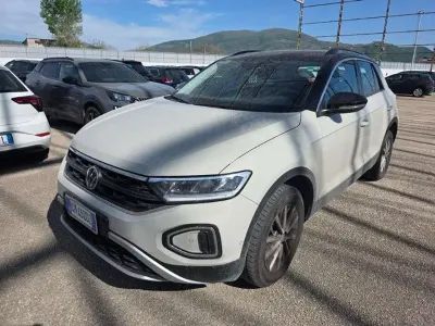 Usata VW T-Roc Life 110 CV (80 kW) 2023 Beige SUV