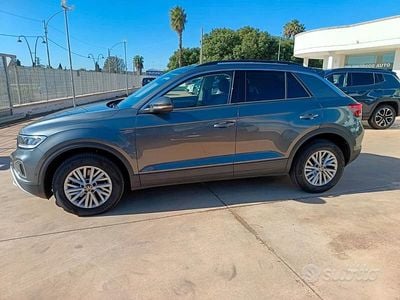 Usata VW T-Roc Life 150 CV (110 kW) 2022 Grigio SUV