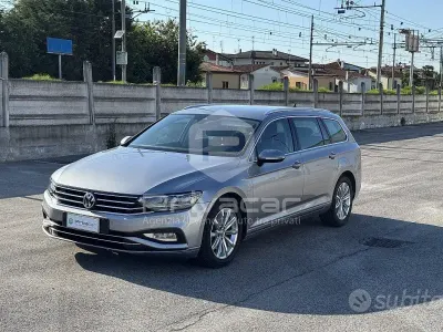 Usata VW Passat Executive 150 CV (110 kW) 2020 Grigio Station wagon