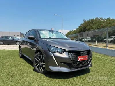 Usata Peugeot 208 Allure 101 CV (74 kW) 2021 Grigio Utilitaria