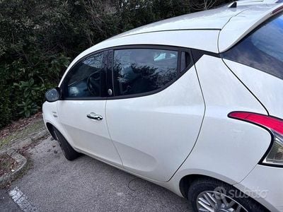Usata Lancia Ypsilon 69 CV (50 kW) 2013 Bianco Utilitaria