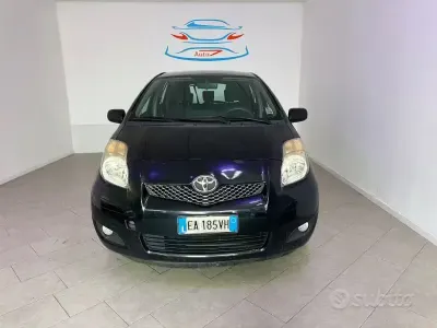 Begagnad Toyota Yaris Sol 69 HK (50 kW) 2010 Svart Halvkombi