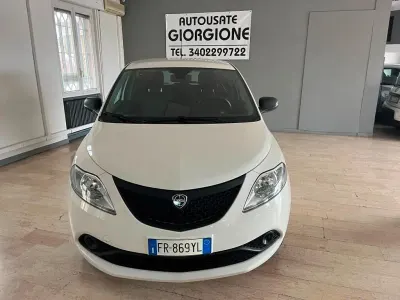 Usata Lancia Ypsilon 85 CV (62 kW) 2018 Bianco Utilitaria