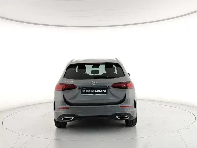 Usata Mercedes B180 Advanced Plus 116 CV (85 kW) 2023 Mountain grey metallic ; Monovolume