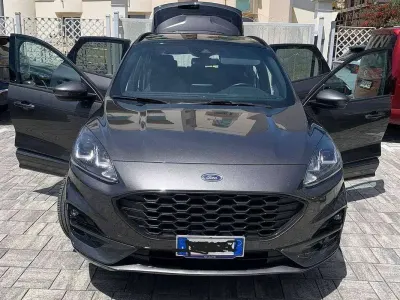 Usata Ford Kuga ST 120 CV (88 kW) 2022 Grigio SUV