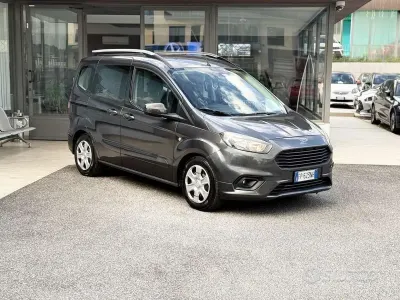 Usata Ford Tourneo Courier 75 CV (55 kW) 2018 Grigio Monovolume