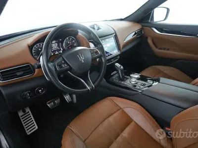 Usata Maserati Levante GT 330 CV (242 kW) 2023 Grigio SUV
