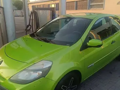 Usata Renault Clio III 75 CV (55 kW) 2009 Verde Berlina