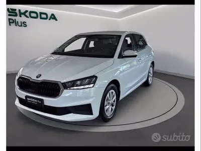 Usata Skoda Fabia Ambition 80 CV (58 kW) 2023 Bianco luna metalizzato Utilitaria