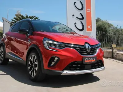 Second-hand Renault Captur Intens 101 CP (74 kW) 2023 Roșu SUV