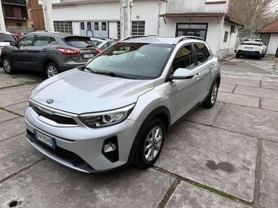 Usata Kia Stonic Style 101 CV (74 kW) 2018 Argento SUV