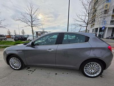 Usata Alfa Romeo Giulietta Distinctive 105 CV (77 kW) 2012 Argento Utilitaria