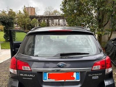 Usata Subaru Outback 150 CV (110 kW) 2011 Blu Station wagon