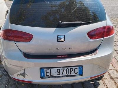 Käytetty Seat Leon 105 HP (77 kW) 2012 Harmaa Viistoperä