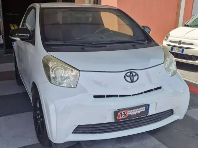 Usata Toyota iQ 90 CV (66 kW) 2009 Bianco Utilitaria