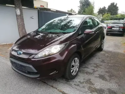Usata Ford Fiesta 75 CV (55 kW) 2010 Rosso Utilitaria