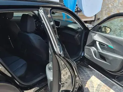Usata Peugeot 2008 101 CV (74 kW) 2021 Nero SUV