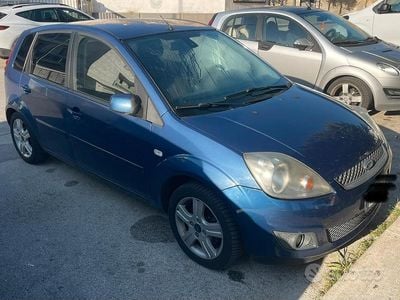 Usata Ford Fiesta 96 CV (70 kW) 2008 Blu Utilitaria