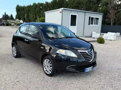 Usata Lancia Ypsilon Gold 69 CV (50 kW) 2014 Nero Utilitaria