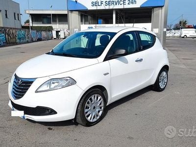 Usata Lancia Ypsilon S 95 CV (69 kW) 2015 Bianco Utilitaria
