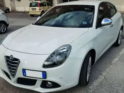 Usata Alfa Romeo Giulietta Exclusive 105 CV (77 kW) 2014 Bianco Utilitaria