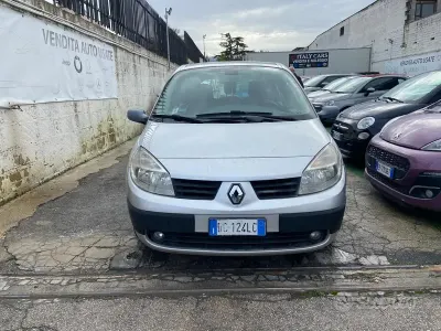 Käytetty Renault Scenic E-Tech Dynamique 130 HP (95 kW) 2006 Harmaa Tila-auto