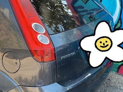 Usata Ford Fiesta 90 CV (66 kW) 2007 Grigio Utilitaria